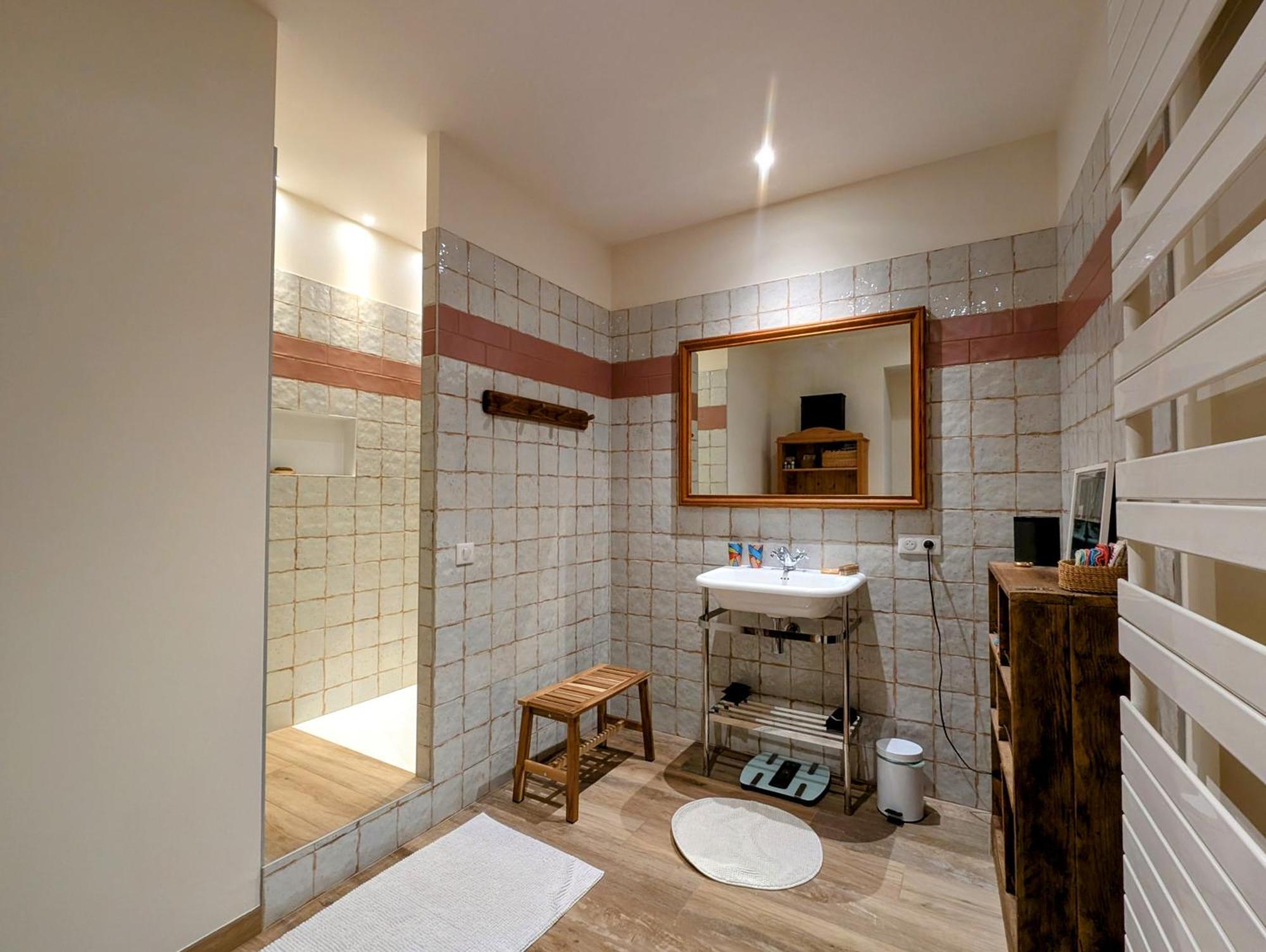 Clem - Appartement Dans Le Coeur D'Арль Экстерьер фото